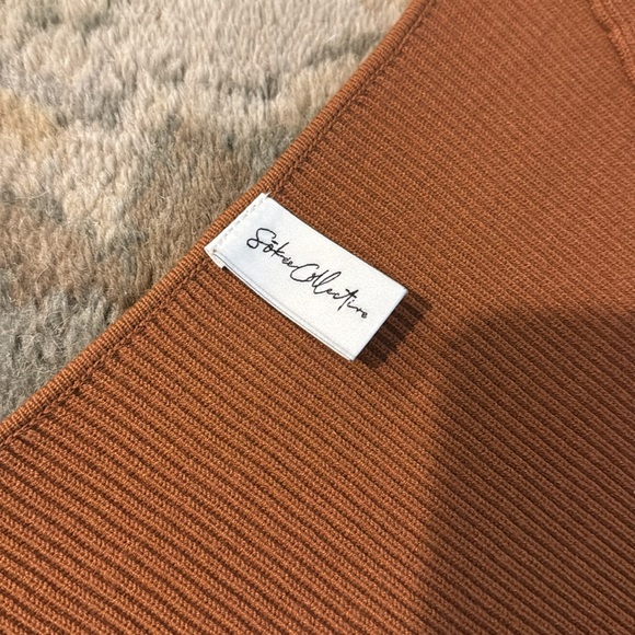 Caramel sweater tight fitting, NWOT - Picture 2 of 4